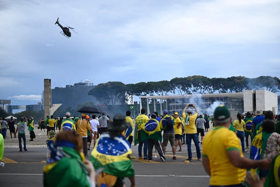 Golpistas invadem a Pra&#xe7;a dos Tr&#xea;s Poderes (Foto: Mateus Bonomi/Anadolu Agency via Getty Images)