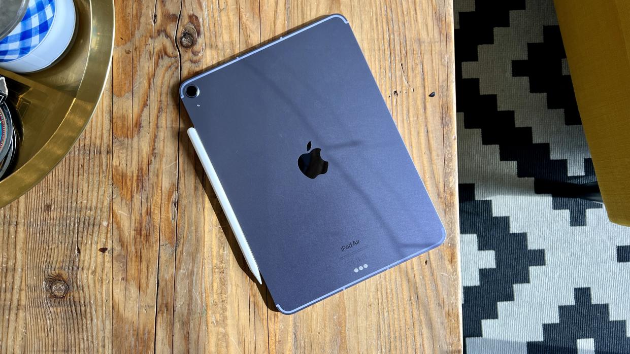  Apple iPad Air 5, one of the best business tablet candidates for 2023. 