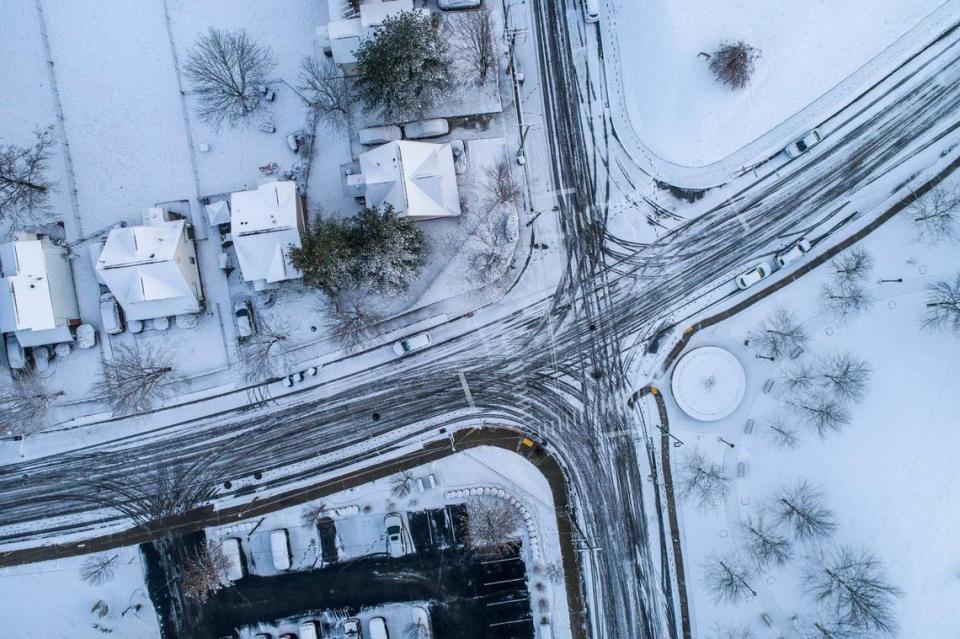 Snow covers the intersection of East Short Street and Eastern Avenue in Lexington, Ky., on Thursday, Jan. 20, 2022.