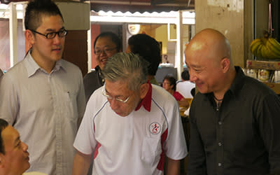 Mr Chiam is flanked by two the candidates, Wilfred Leung (left) and former government scholar, Benjamin Pwee (right). (Yahoo! Photo).