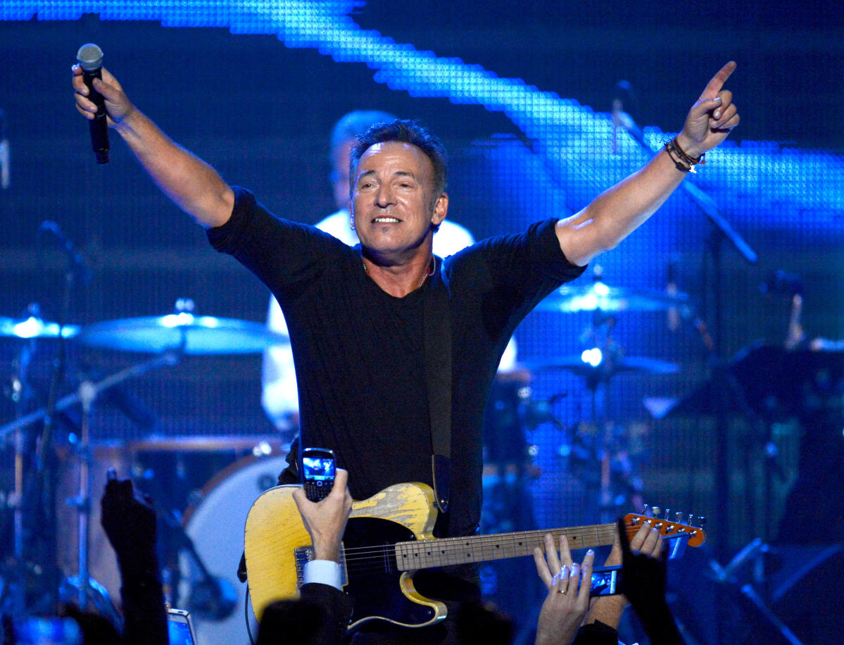 Bruce Springsteen stage time: what time will his Syracuse show will ...