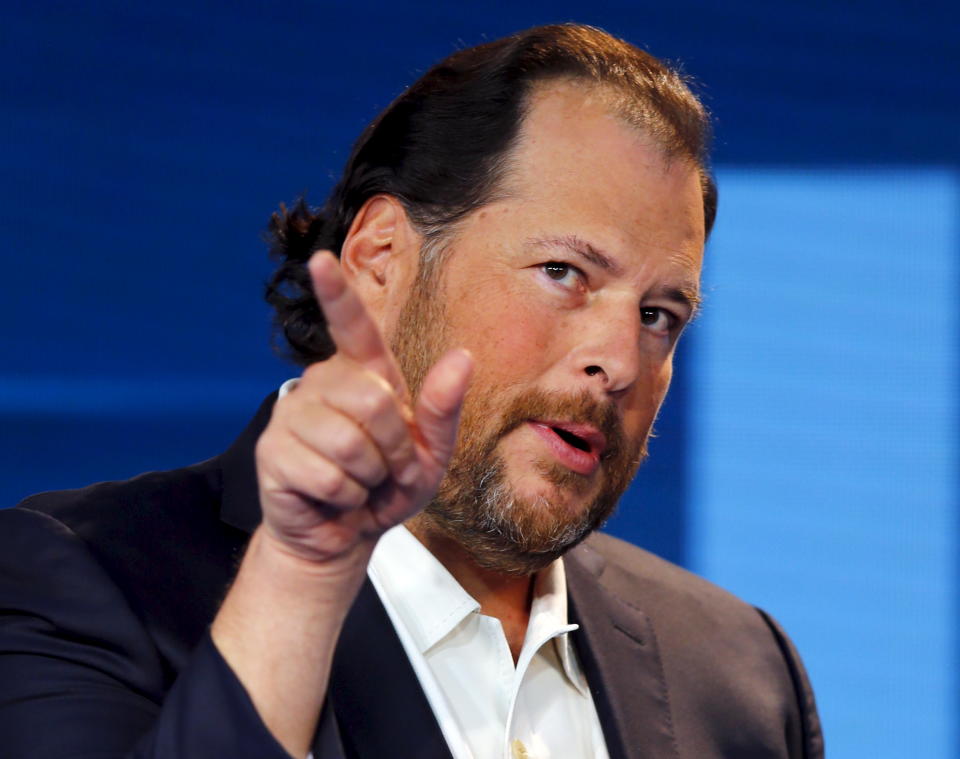 Marc Benioff, ປະທານ ແລະ CEO ຂອງ Salesforce ກ່າວໃນກອງປະຊຸມ Wall Street Journal Digital Live (WSJDLive ) ທີ່ໂຮງແຮມ Montage ໃນ Laguna Beach, California ໃນວັນທີ 20 ຕຸລາ 2015. REUTERS/Mike Blake