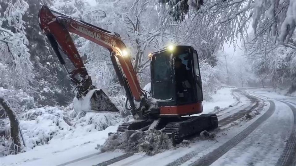 太平山假日湧追雪車潮 回堵5至6公里