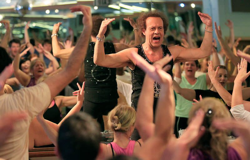 Fitness guru Richard Simmons works the crowd during one of his classes at Slimmons Studio, March 9, 2013, in Beverly Hills. (Brian van der Brug/Los Angeles Times via Getty Images)