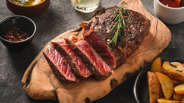 Sirloin steak with roasted potatoes