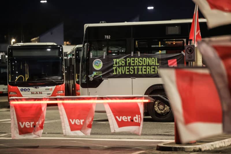 Buses from Cologne's public transport company KVB park in the depot. The trade union Verdi has called on the employees of around 30 local public transport companies to go on a 48-hour warning strike. Oliver Berg/dpa