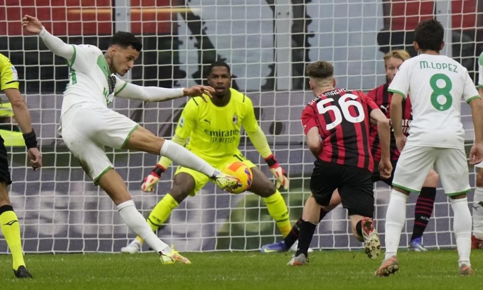 Gianluca Scamacca shoots against Milan, leading to an own goal that put Sassuolo ahead