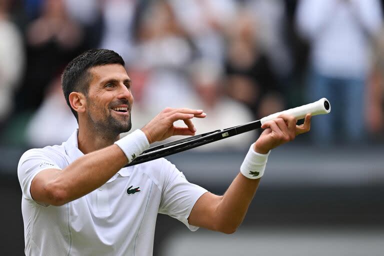 Novak Djokovic toca el violín: un festejo en Wimbledon que se hizo clásico