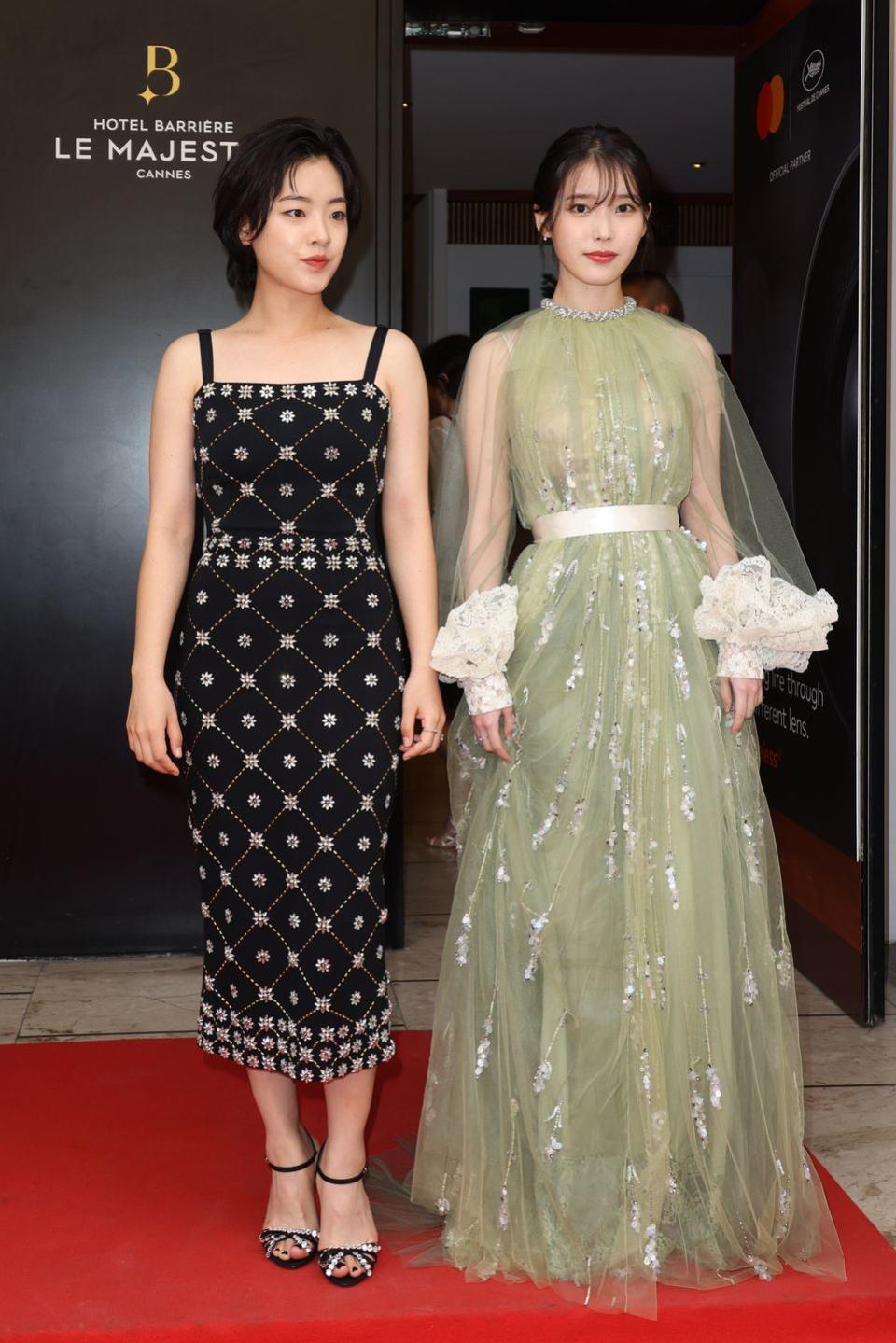 Lee Joo-Young and Lee Ji-eun (IU)