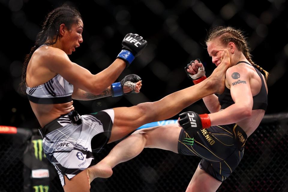 Taila Santos (left) lost to Valentina Shevchenko via split decision (Getty Images)