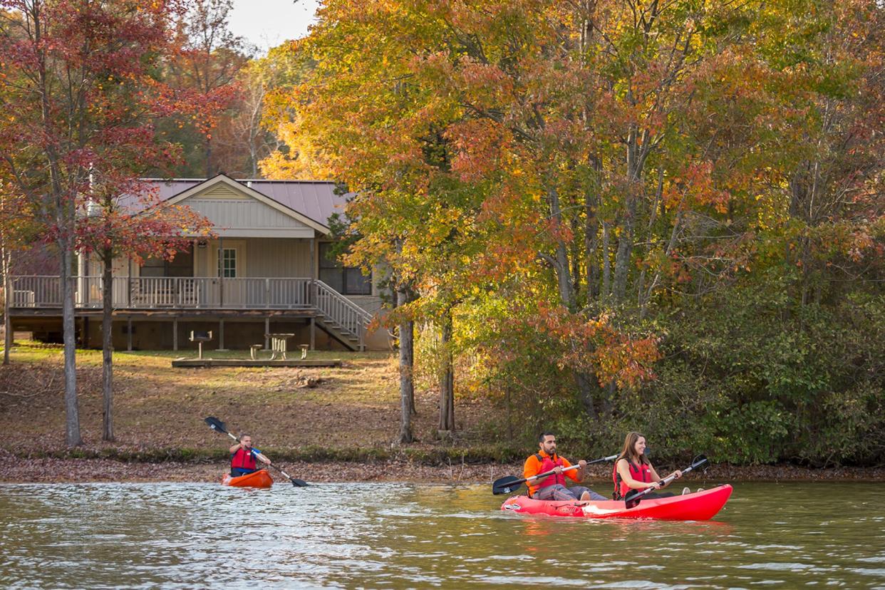 Kayakers in front of a house along Lake Anna State Park