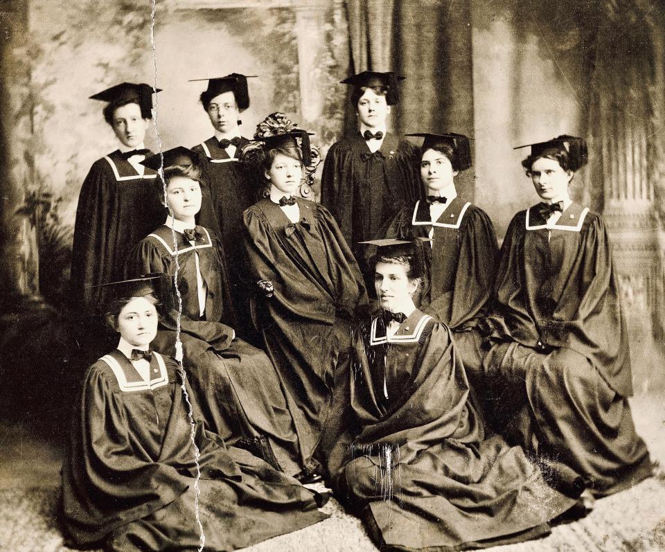 Kee Mar College graduating Class of 1902, nine years before the college closed.