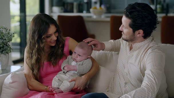 PHOTO: Jenna Johnson and Val Chmerkovskiy appear on 'Good Morning America.' (ABC News)