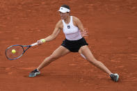 Jessica Pegula of the U.S. returns the ball to Romania's Irina-Camelia Begu during their fourth round match of the French Open tennis tournament at the Roland Garros stadium Monday, May 30, 2022 in Paris. (AP Photo/Michel Euler)