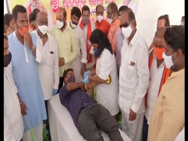 70 youth of state BJP Yuva Morcha donate blood to mark PM Modi's birthday in Telangana on Sunday. Photo/ANI