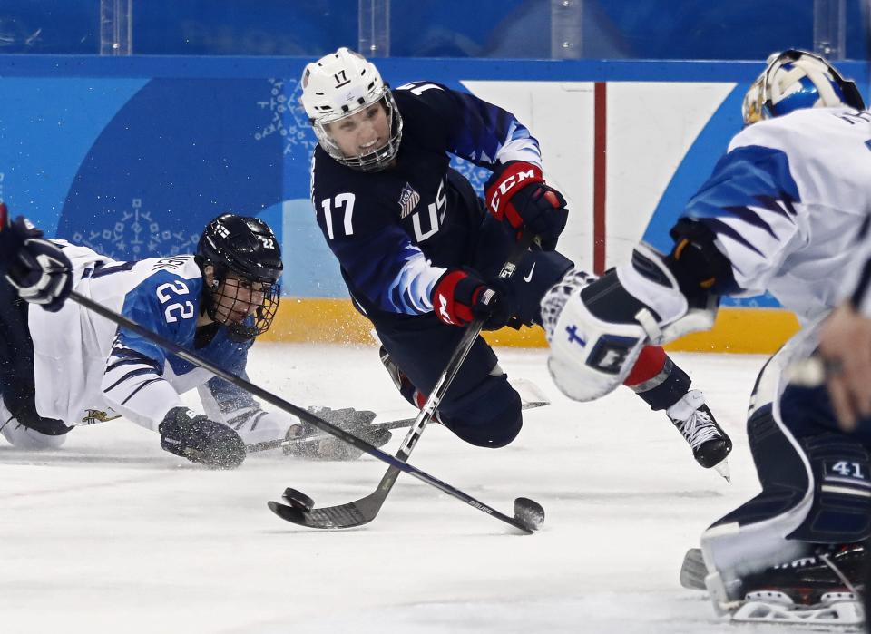 Jocelyne Lamoureux-Davidson takes a shot against Finland in the U.S.A.’s 5-0 win in the women’s semifinal. (EFE)