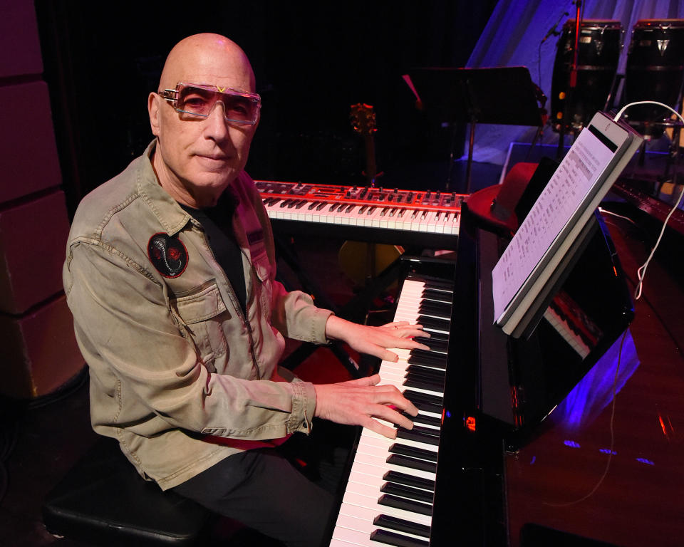 Mike Garson warms up prior to his performance with &#39;Celebrating David Bowie&#39; in 2018.  (Photo: Chris McKay/Getty Images)