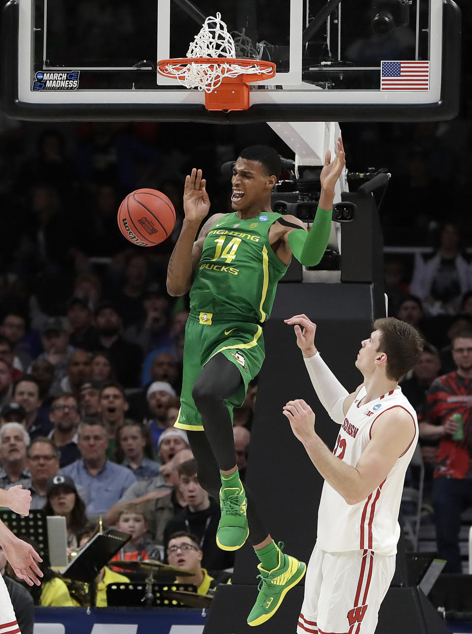 Oregon forward Kenny Wooten (14) reacts after dunking over Wisconsin forward Ethan Happ during the second half of a first-round game in the NCAA men’s college basketball tournament, Friday, March 22, 2019, in San Jose, Calif. (AP Photo/Chris Carlson)