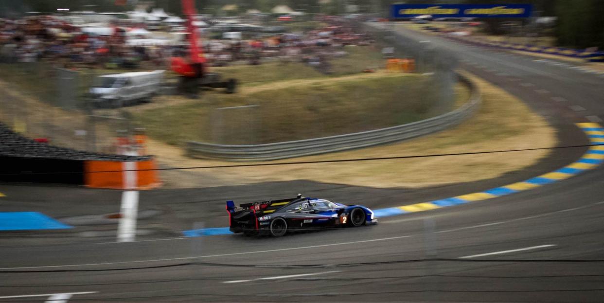 24 hours of le mans cadillac race car