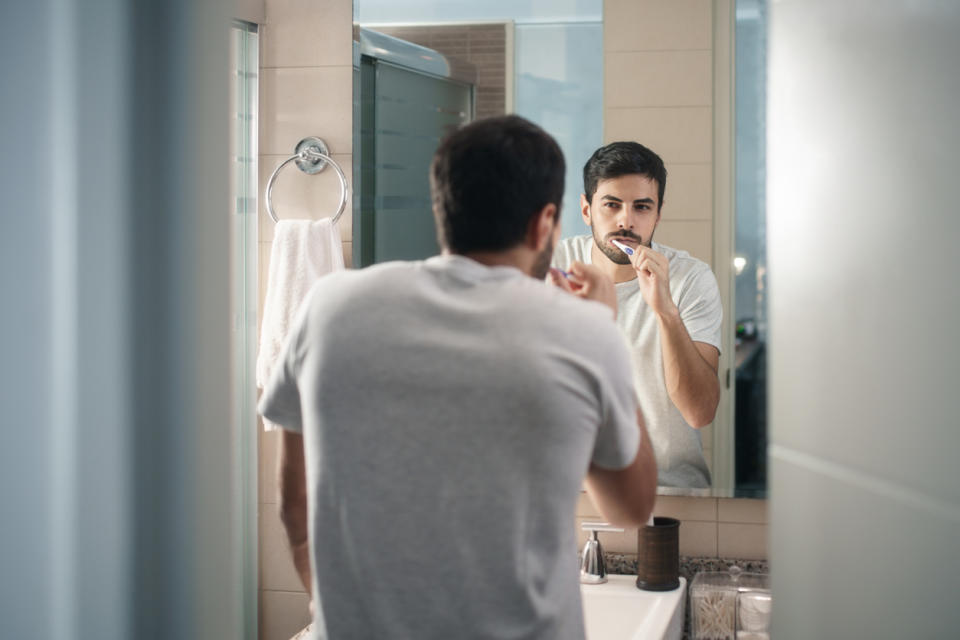 El cepillado diario es un aliado de la buena higiene oral. Foto: diego_cervo / iStock