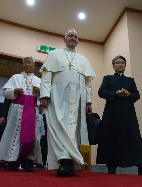 Pope Francis (C) arrives for a meeting with Catholic bishops from 22 Asian countries, at a martyrs' shrine, some 150 km south of Seoul, South Korea, on August 17, 2014