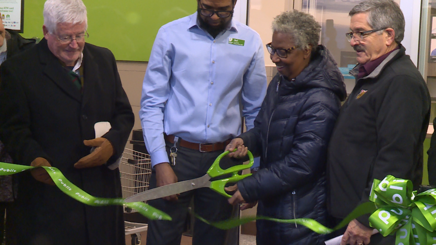 <em>Mary, the first customer in line for the new Publix, cuts the ribbon to open the new store (WAVY/Corby Slaughter) </em>