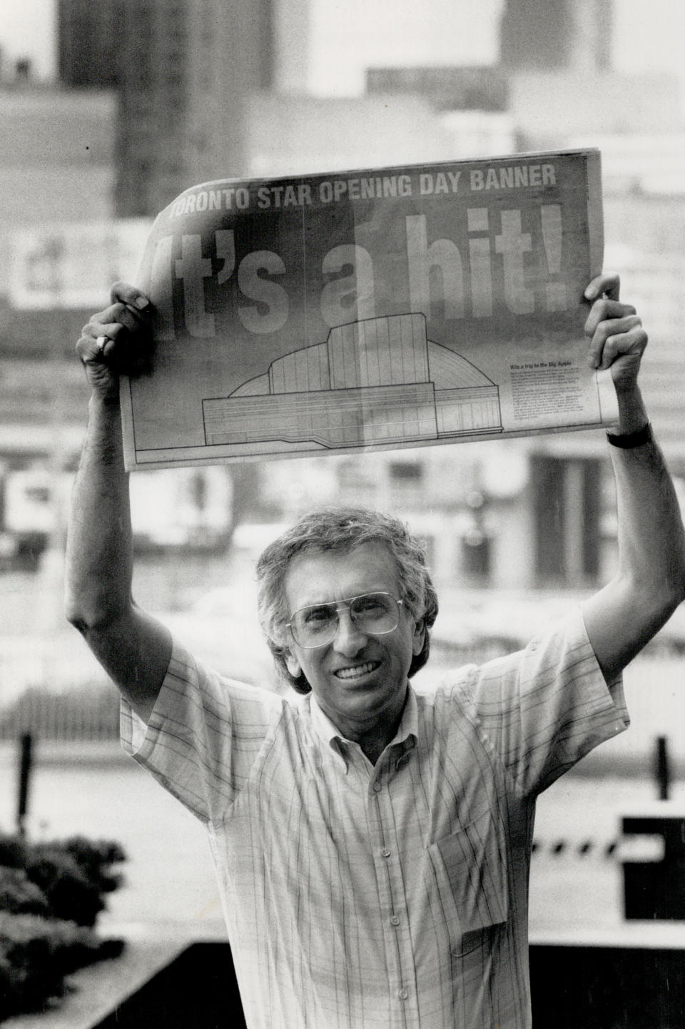 June 17, 1989: It's a big hit for the fans. The Blue Jays weren't winners in their first game in the Skydome, but Norman Grill was. (Photo by Mike Slaughter/Toronto Star via Getty Images)