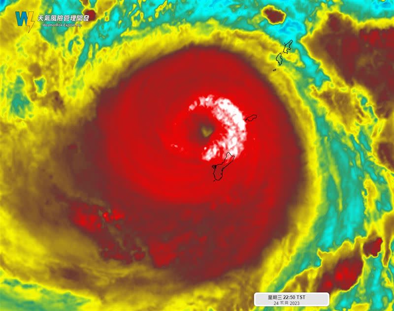 瑪娃重新開眼出現「愛心眼」。（圖／翻攝自天氣風險 WeatherRisk臉書）