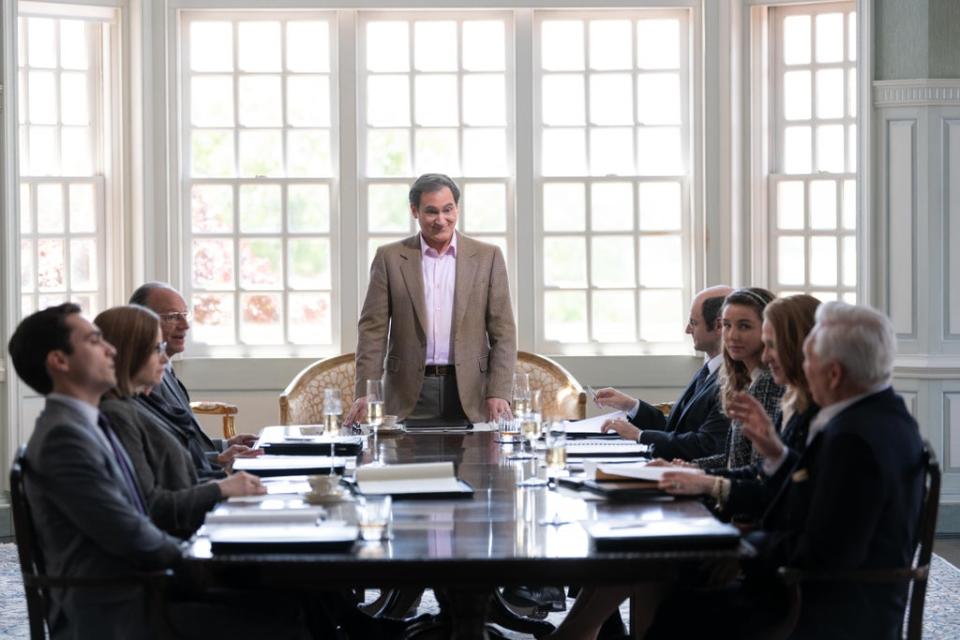 Michael Stuhlbarg, centre, as Richard Sackler (HULU)