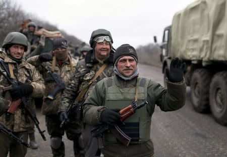Members of the Ukrainian armed forces welcome their comrades as they prepare to pull back from Debaltseve region, near Artemivsk February 26, 2015. REUTERS/Gleb Garanich