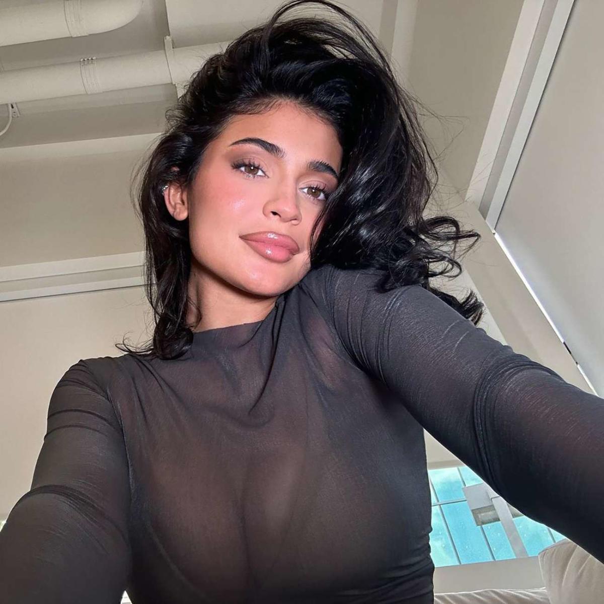 Kylie Jenner Styled a Super Sheer Dress With '90s Supermodel Curls - Yahoo  Sports