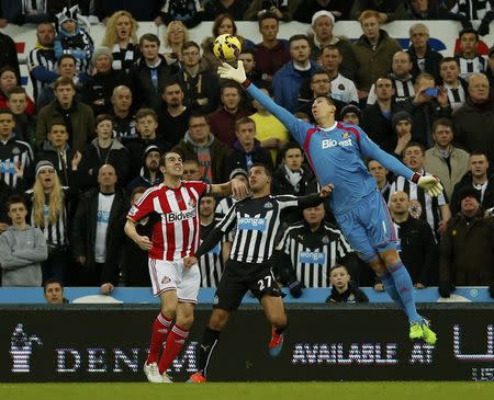 Sunderland's Costel Pantilimon (R) saves a shot from Newcastle United's Ryan Taylor during their English Premier League soccer match at St James' Park in Newcastle, northern England December 21, 2014. REUTERS/Andrew Yates