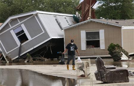 A resident of Eastwood Village retrieves belongings from his flooded home in Evans, Colorado September 23, 2013. REUTERS/Rick Wilking