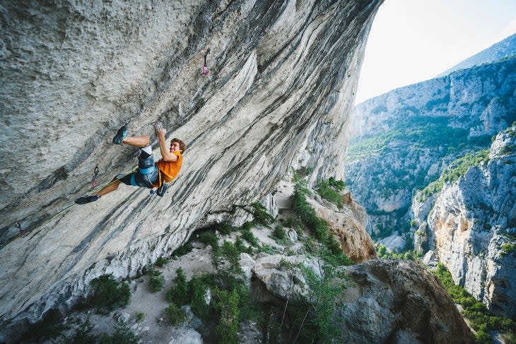 Seb Bouin cruxing on DNA, 5.15d