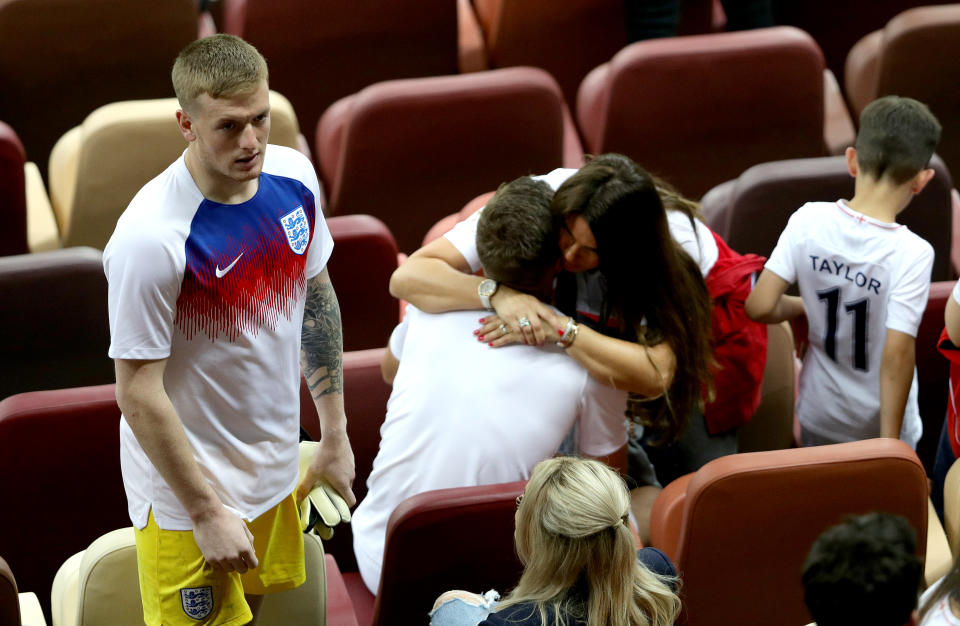 <p>Rebekah consoles Jamie Vardy. </p>