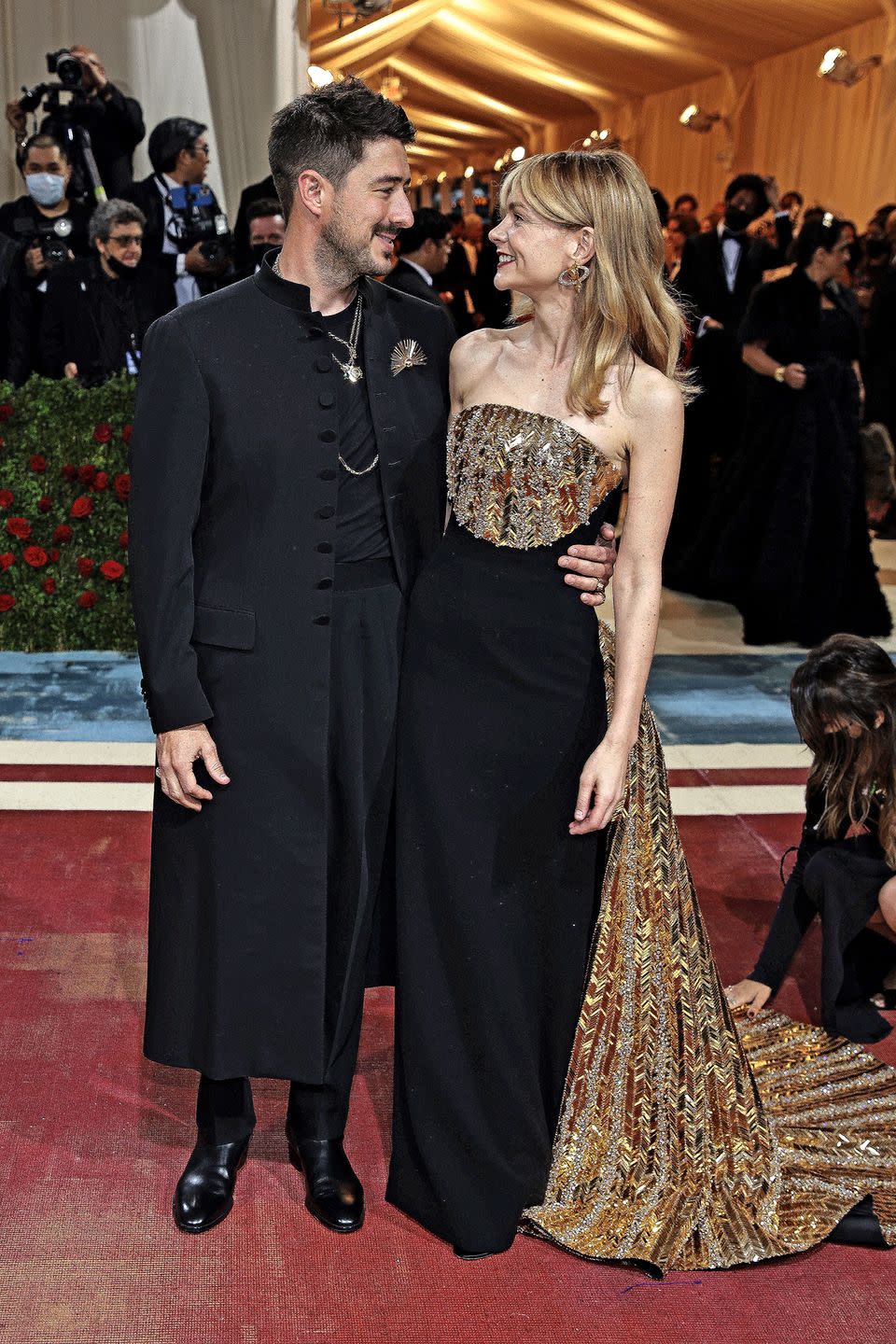 new york, new york may 02 marcus mumford and carey mulligan attends the 2022 met gala