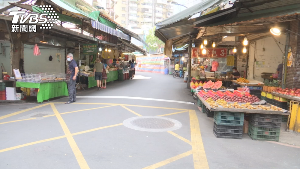 虎林街傳出疫情，如今永春市場人煙稀少。（圖／TVBS）