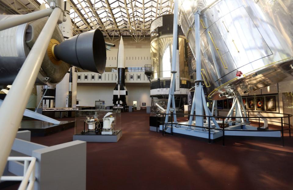 The inside of the closed Smithsonian Air and Space Museum is seen in Washington October 1, 2013. The U.S. government partially shutdown for the first time in 17 years on Tuesday as a standoff between President Barack Obama and congressional Republicans over healthcare reforms closed many government offices, museums and national parks and slowed everything from trade negotiations to medical research. REUTERS/Kevin Lamarque (UNITED STATES)