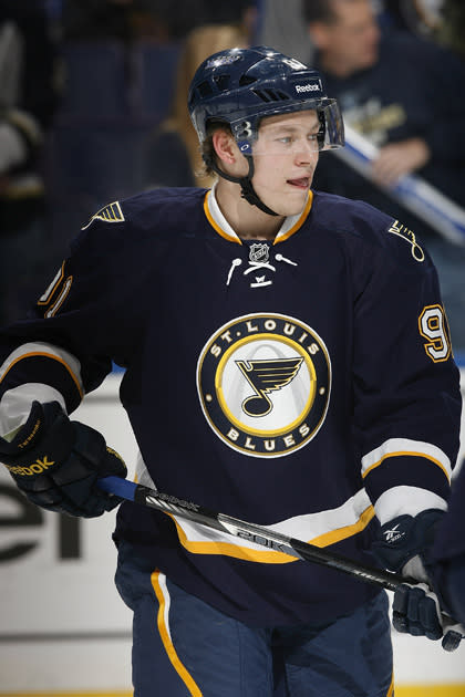 <b>Vladimir Tarasenko - Blues de St-Louis</b><br><br>Les Blues étaient à la recherche d'un joueur capable de mener sur ses épaules le système de jeu de Ken Hitchcock et Tarasenko semble être en mesure de relever ce défi. En plus de posséder des habiletés offensives incroyables (4 buts et 4 passes en six matchs), il apporte un élément de robustesse à cette équipe et il a une attitude exemplaire à l'extérieur de la patinoire <br>