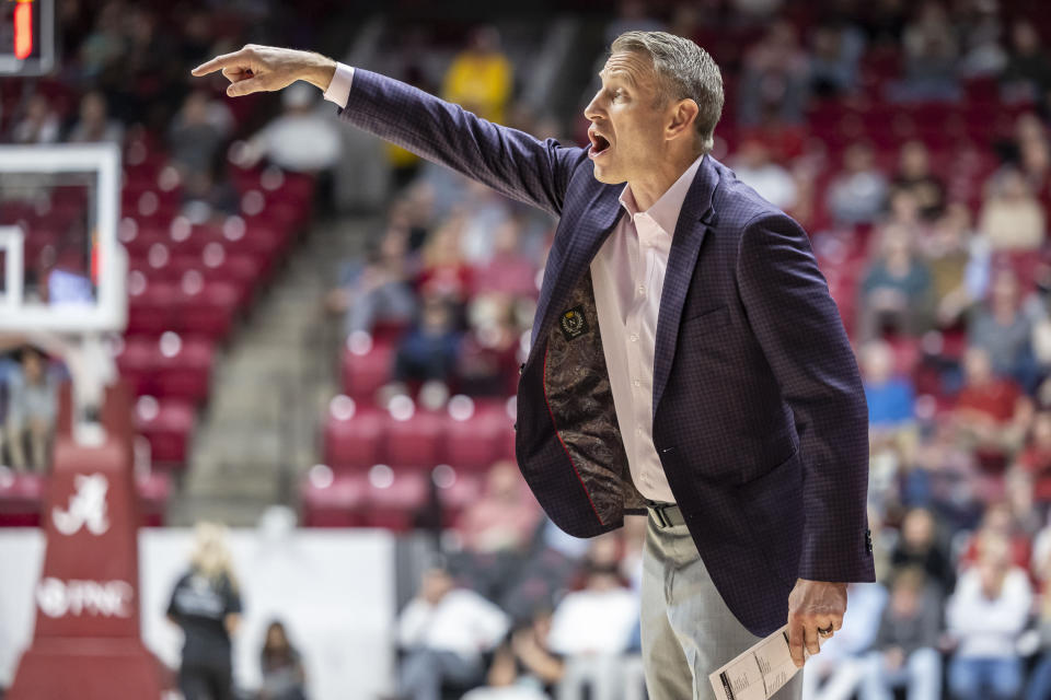 Alabama head coach Nate Oats signals to his players during the second half of an NCAA college basketball game against South Alabama, Tuesday, Nov. 14, 2023, in Tuscaloosa, Ala. (AP Photo/Vasha Hunt)