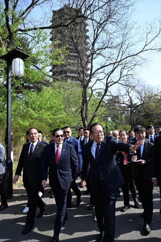 前總統馬英九9日下午率「大九學堂」學生，與北京大學師生交流。   圖：馬英九基金會提供