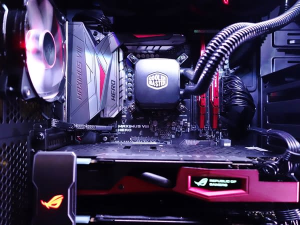 Here's a closer look at the components of the MasterCase 5 Pro gaming system.