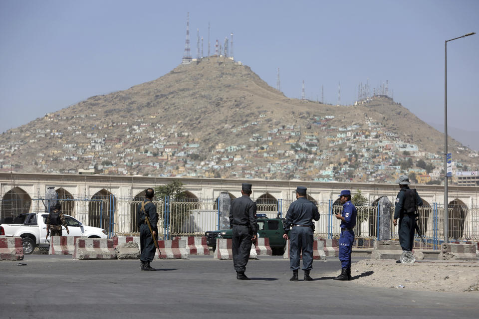 Afghan security personnel arrive to man near a house where attackers are hiding, in Kabul, Afghanistan, Tuesday, Aug. 21, 2018. Afghan police say the Taliban fired rockets toward the presidential palace in Kabul as President Ashraf Ghani was giving his holiday message for the Muslim celebrations of Eid al-Adha. (AP Photo/Rahmat Gul)