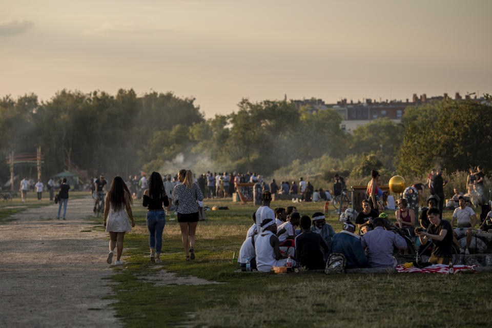 BERLIN, GERMANY - JULY 25: Visitors enjoy warm weather in Mauerpark in Berlin on July 25, 2020 in Berlin, Germany. For the German capital, the COVID-19 pandemic has been economically devastating, as its liveihood depends on partygoers and tourism. But many people use warm weather for gatherings and parties in the parks, as Germany braces for a second coronavirus wave amid rising infections. (Photo by Maja Hitij/Getty Images)