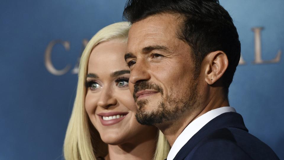 Orlando Bloom har Katy Perry einen Videogruß von Borat zum Geburtstag geschenkt.