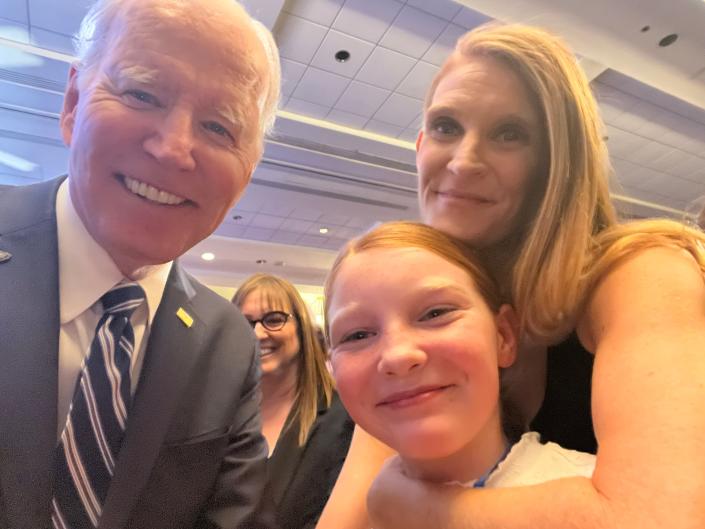 Elissa Tierney with her daughter and President Joe Biden.