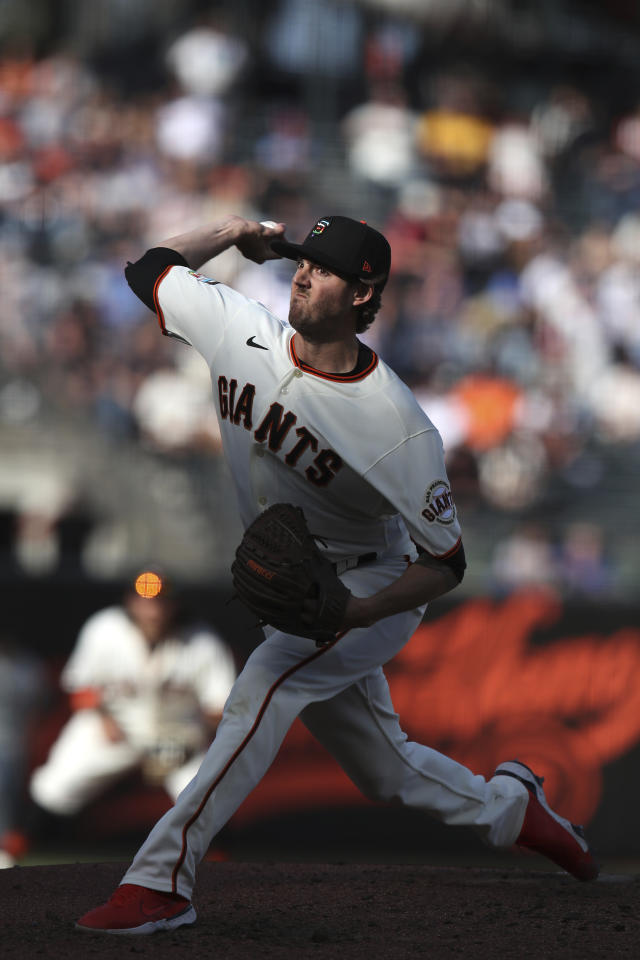 Gausman fans 10 in seven innings, Giants egde Cubs