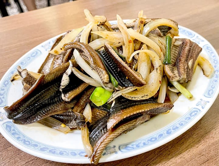 城邊真味炒鱔魚專家的招牌炒鱔魚。（取自米其林指南官網）