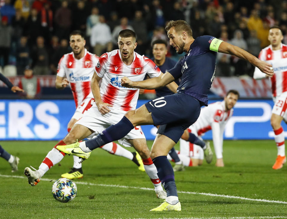 BELGRADE, SERBIA - NOVEMBER 06: Harry Kane of Tottenham Hotspur (R) in action against Dusan Jovancic (L) of Crvena Zvezda during the UEFA Champions League group B match between Crvena Zvezda and Tottenham Hotspur at Rajko Mitic Stadium on November 6, 2019 in Belgrade, Serbia. (Photo by Srdjan Stevanovic/Getty Images)