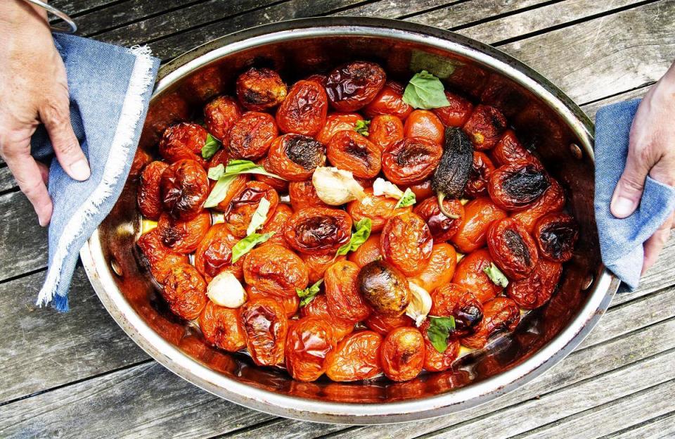 Roasted Tomatoes With Garlic